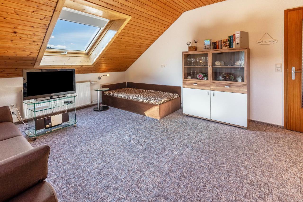 Haus Elfi Apartamento Hausen am Tann Exterior foto
